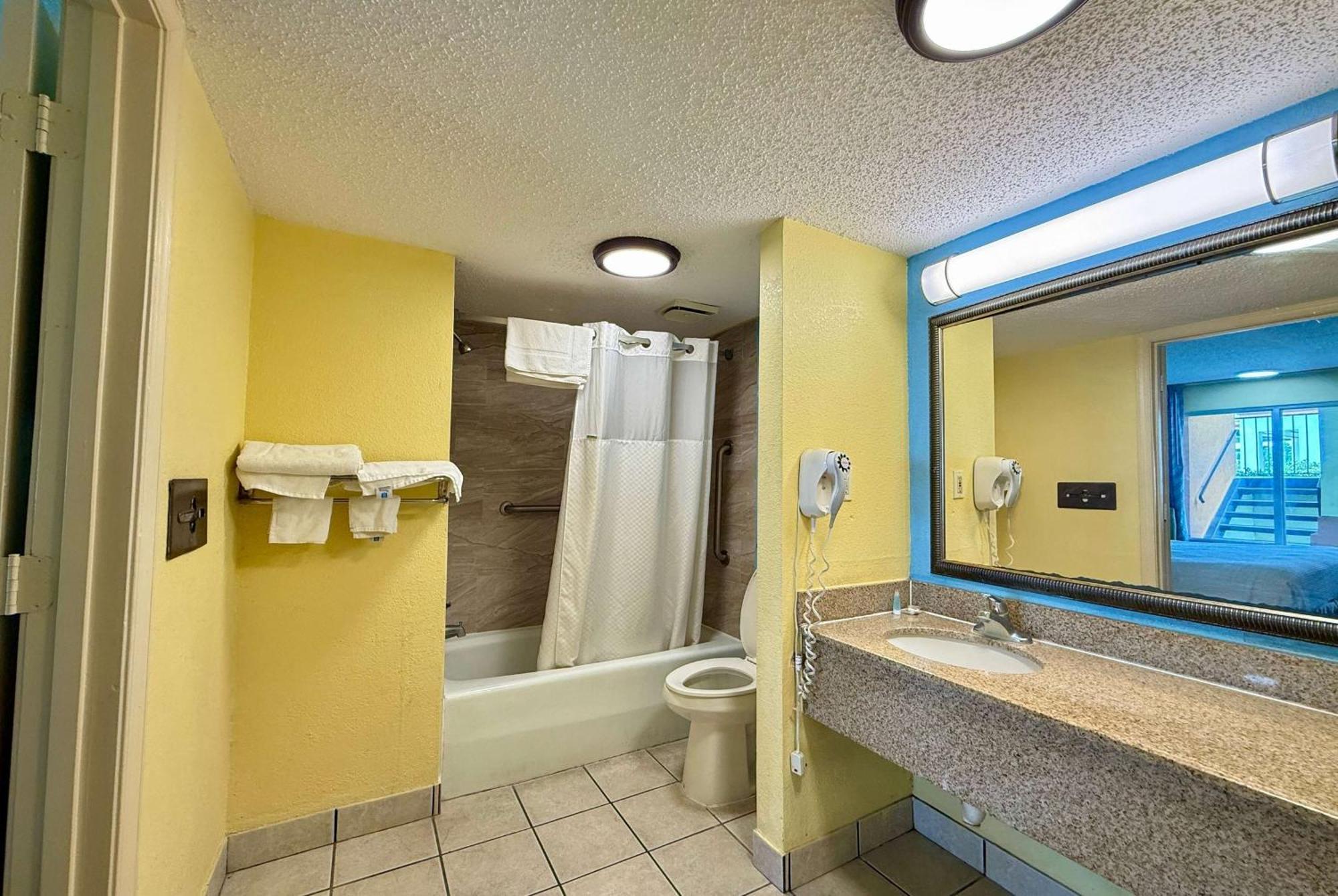 Days Inn By Wyndham Ruther Glen Kings Dominion Area Экстерьер фото