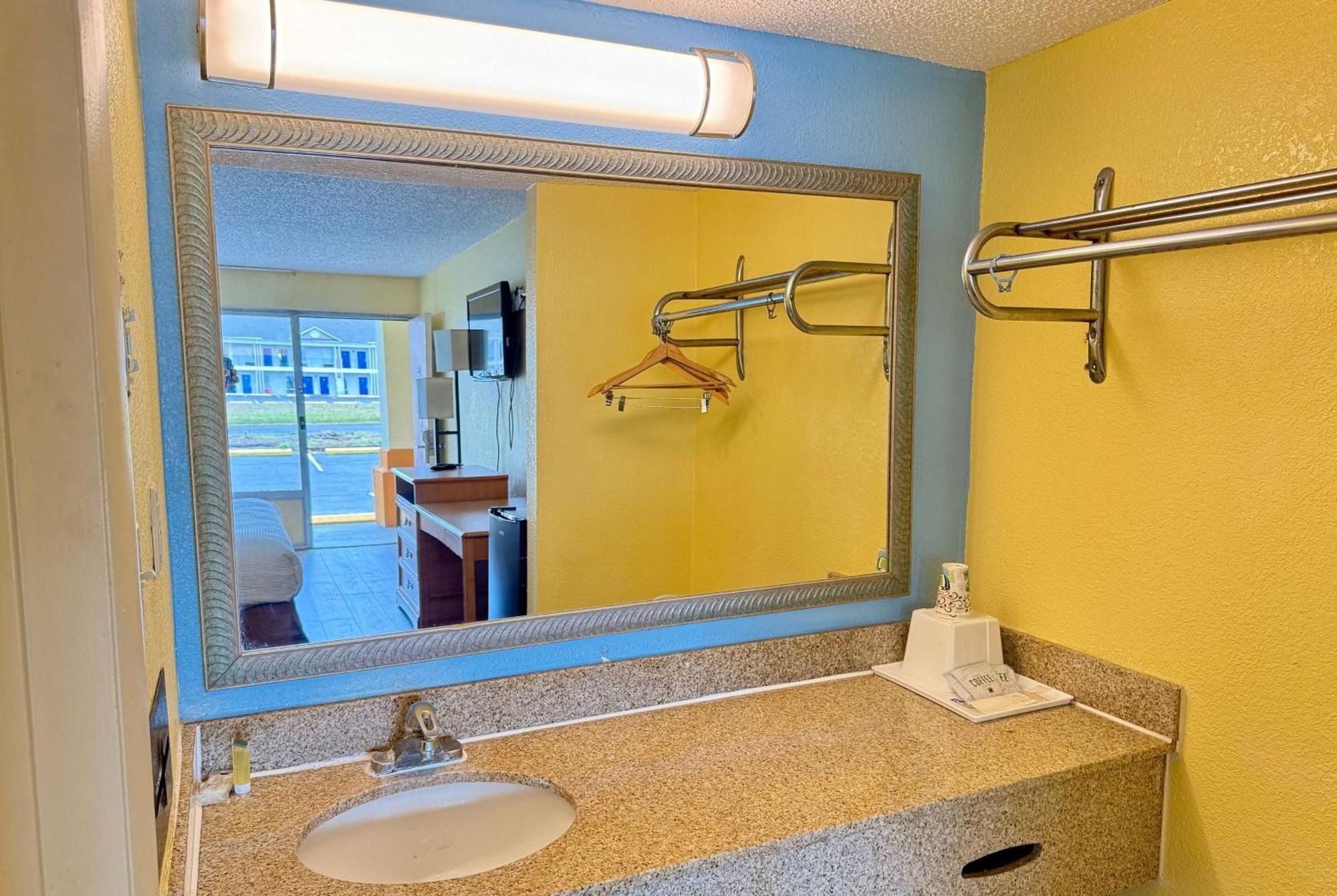Days Inn By Wyndham Ruther Glen Kings Dominion Area Экстерьер фото